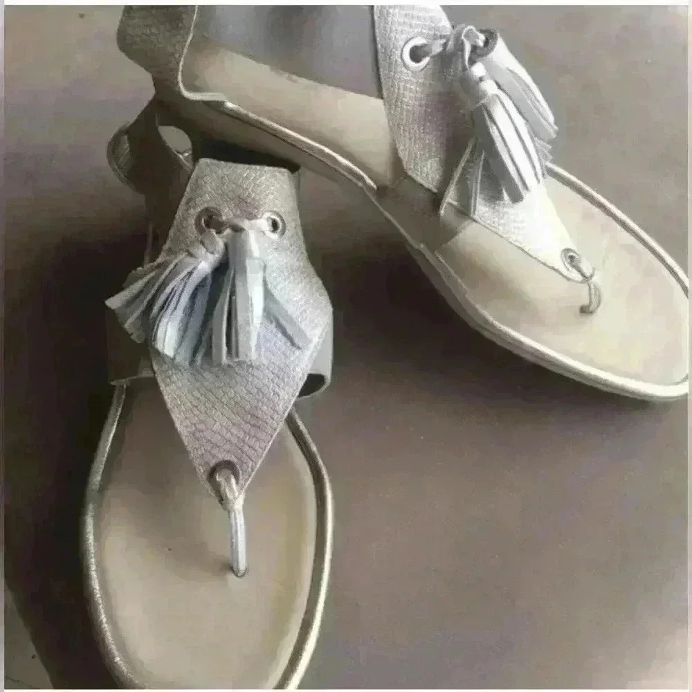 The Flexx Sandals Women’s Size 6.5 Grey Silver Snakeskin  Ankle strap Flat